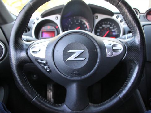 Used 2019 Nissan 370Z Coupe image 12