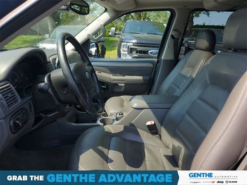 Used 2003 Ford Explorer XLT image 8