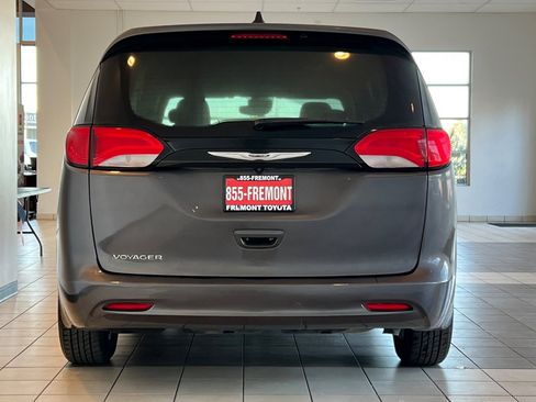 Used 2023 Chrysler Voyager LX image 5