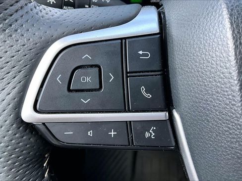 Used 2025 Toyota Sienna Platinum AWD/4WD image 22