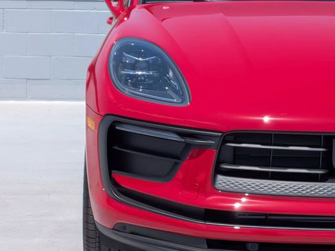 Certified 2025 Porsche Macan AWD/4WD image 13