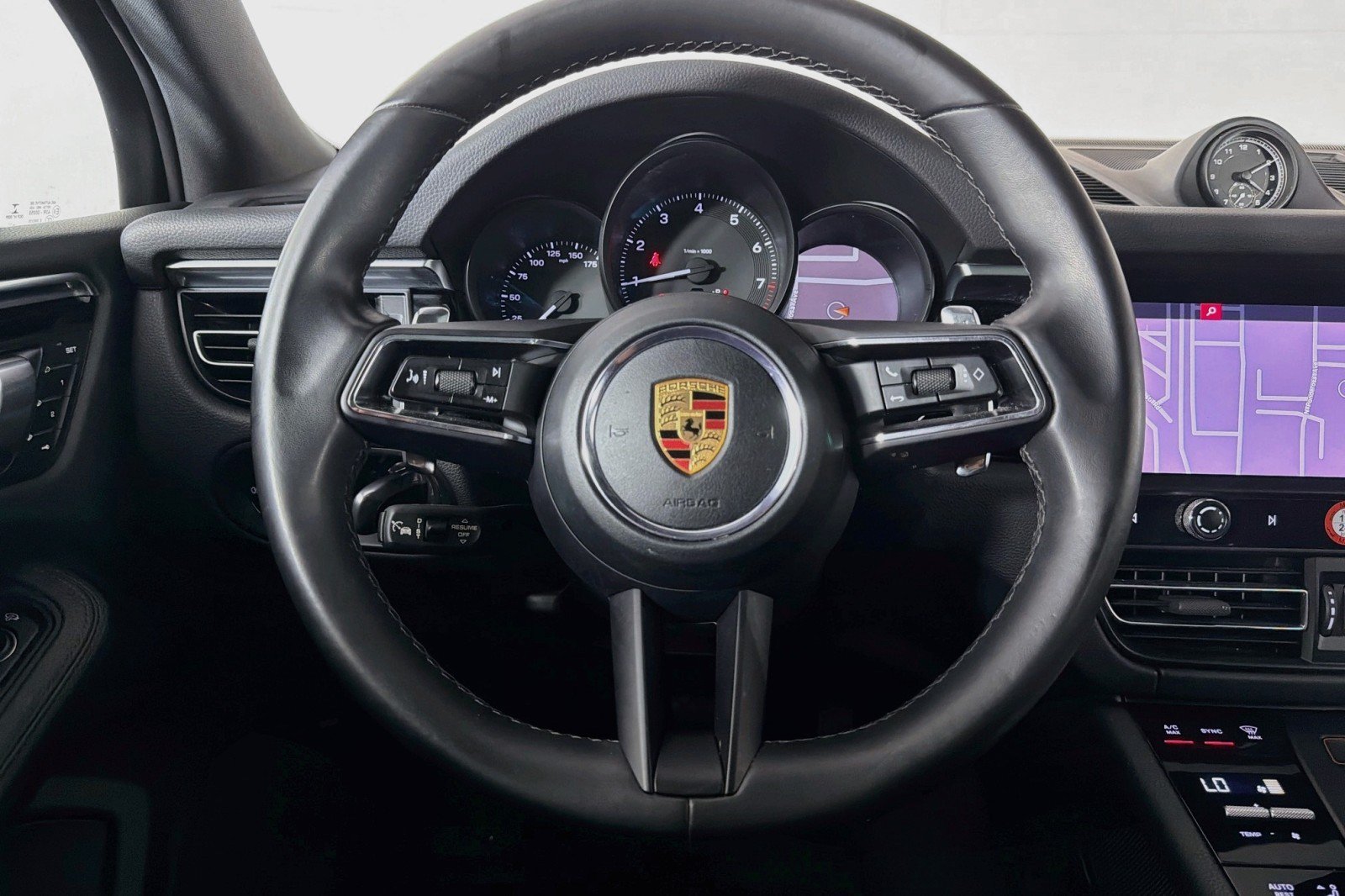 Used 2023 Porsche Macan AWD/4WD image 19