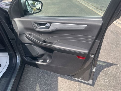 Used 2025 Ford Escape SE w/ PHEV Premium Package FWD image 12