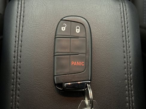 Used 2024 Jeep Compass Latitude image 21