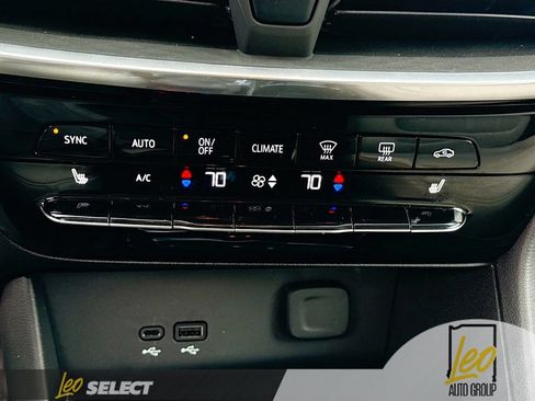 Used 2024 Buick Encore GX Avenir w/ Avenir Convenience Package FWD image 18