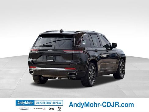 Used 2023 Jeep Grand Cherokee Overland AWD/4WD image 7