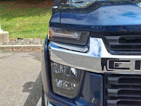 Used 2020 Chevrolet Silverado 2500 LT w/ Convenience Package AWD/4WD image 4