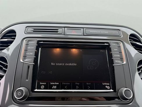 Used 2018 Volkswagen Tiguan Limited AWD/4WD image 17