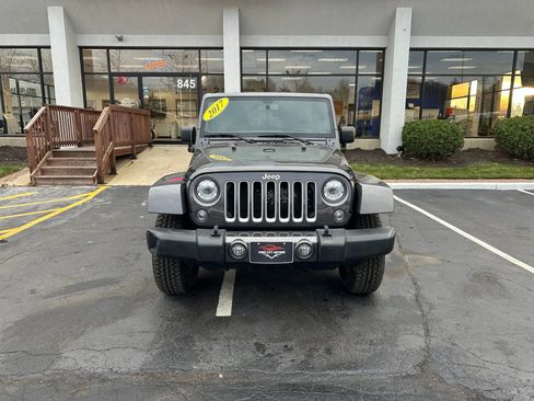 Used 2017 Jeep Wrangler Unlimited Sahara w/ Connectivity Group AWD/4WD image 2