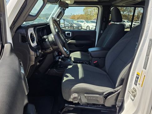 Used 2024 Jeep Wrangler Unlimited Sahara AWD/4WD image 12