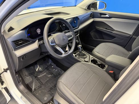 Certified 2024 Volkswagen Taos SE AWD/4WD image 11