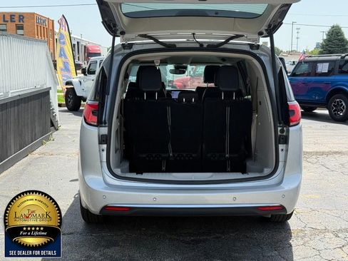 Used 2024 Chrysler Pacifica Touring-L FWD image 21