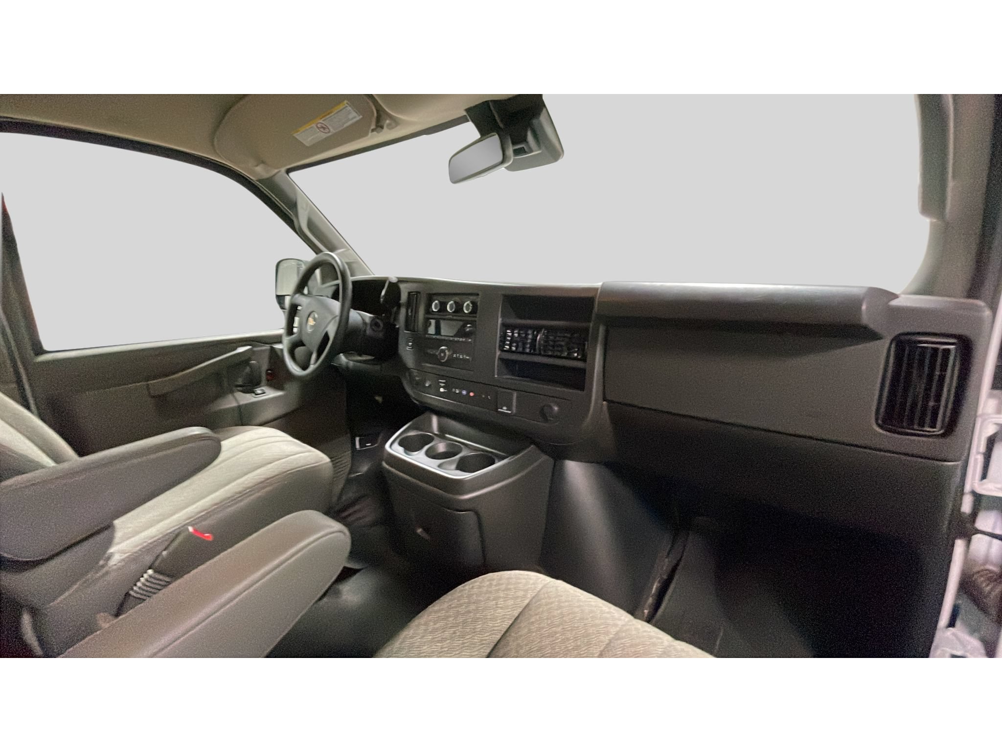 Used 2025 Chevrolet Express 3500 LT w/ LT Preferred Equipment Group RWD image 17