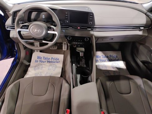 Used 2025 Hyundai Elantra Sport image 18