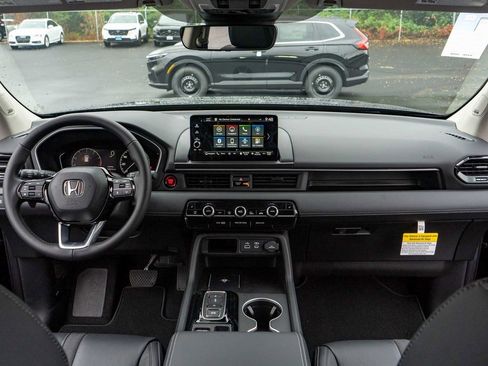 New 2025 Honda Pilot Touring image 19