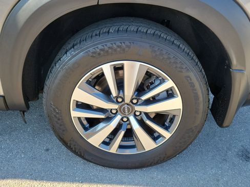 Used 2024 Nissan Pathfinder SL image 11