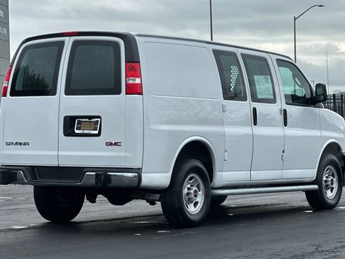 Used 2024 GMC Savana 2500 w/ Driver Convenience Package RWD image 4
