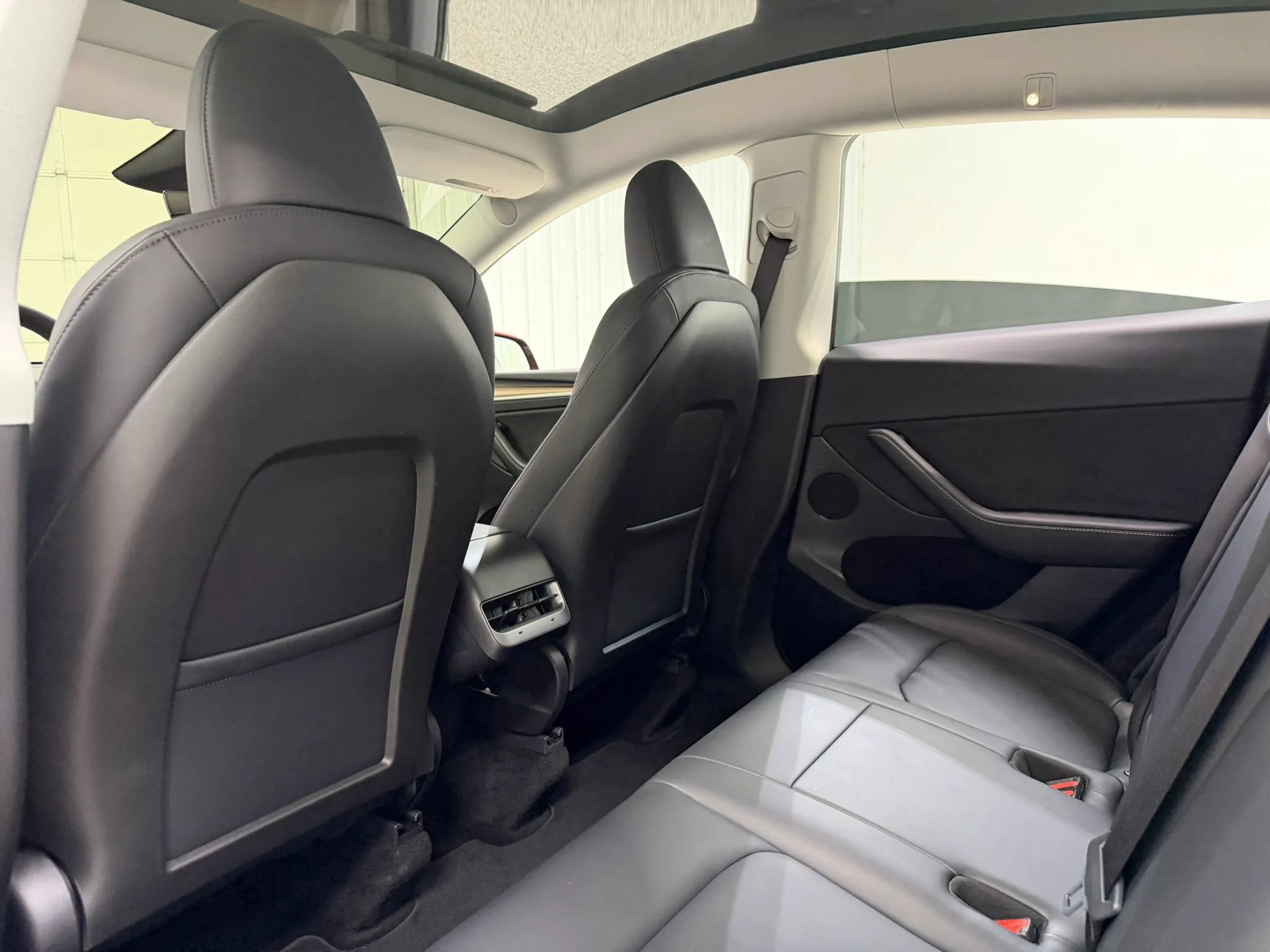 Used 2024 Tesla Model Y Performance AWD/4WD image 16