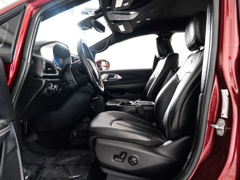Used 2018 Chrysler Pacifica Touring-L Plus w/ Advanced Safetytec Group FWD image 3