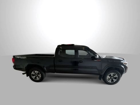 Used 2018 Toyota Tacoma TRD Sport AWD/4WD image 9