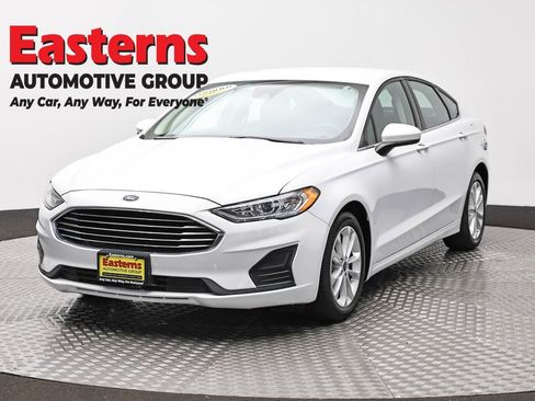 Used 2020 Ford Fusion SE FWD image 1