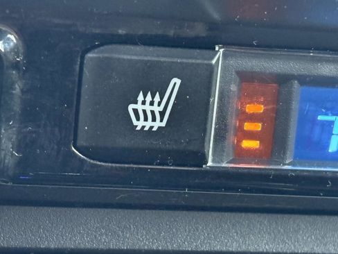 Used 2016 Toyota Tacoma Limited image 39