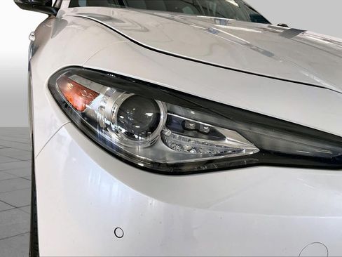 Used 2017 Alfa Romeo Giulia Ti w/ TI 19" Sport Package AWD/4WD image 25