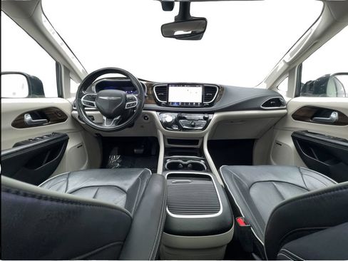 Used 2022 Chrysler Pacifica Limited FWD image 37