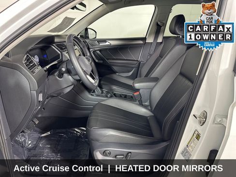 Used 2022 Volkswagen Tiguan SE w/ Panoramic Sunroof Package image 11