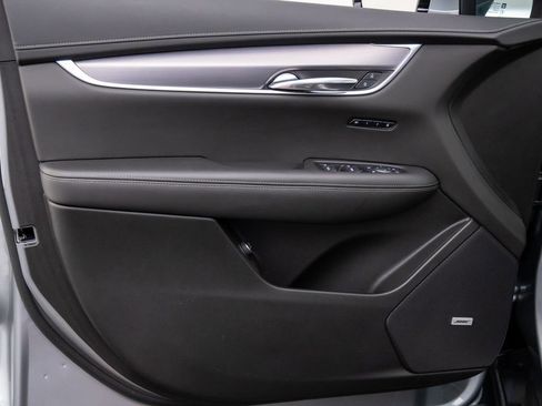 Used 2025 Cadillac XT6 Luxury image 12