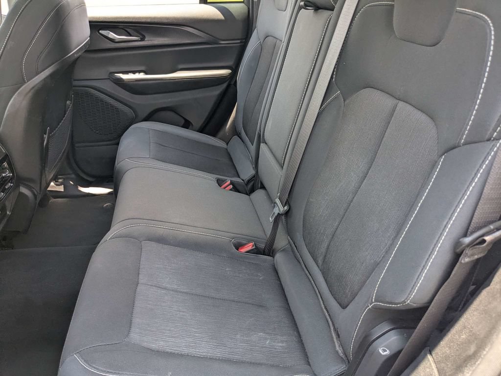 Used 2023 Jeep Grand Cherokee Laredo RWD image 14