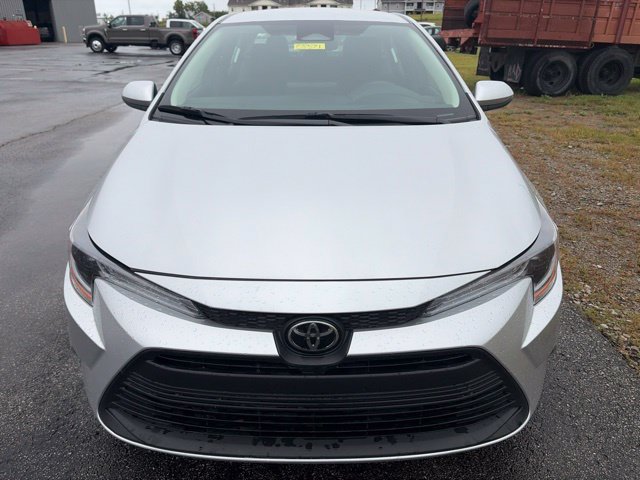 Used 2025 Toyota Corolla LE FWD image 2