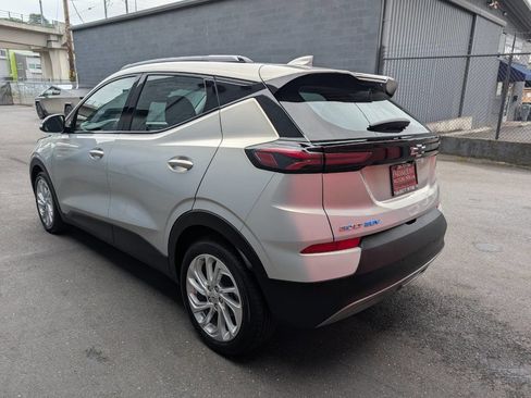 Used 2023 Chevrolet Bolt EUV LT w/ Comfort Package FWD image 5