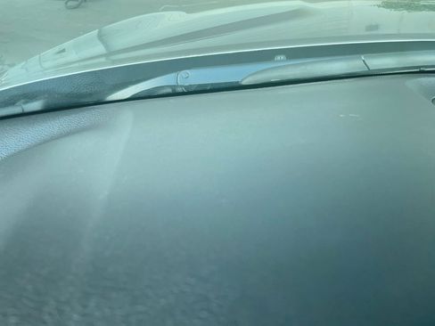 Used 2025 Genesis G70 2.5T image 36