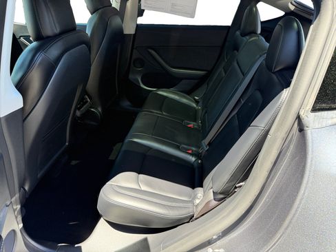 Used 2022 Tesla Model Y Performance AWD/4WD image 16