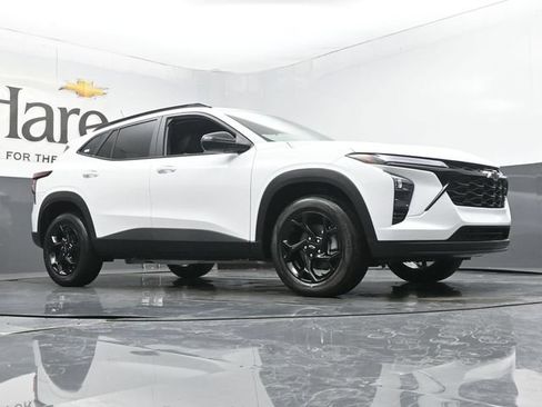 New 2026 Chevrolet Trax LT w/ Driver Confidence Package FWD image 2