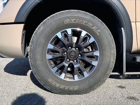 Used 2021 Nissan Titan PRO-4X w/ Pro-4x Convenience Package AWD/4WD image 8