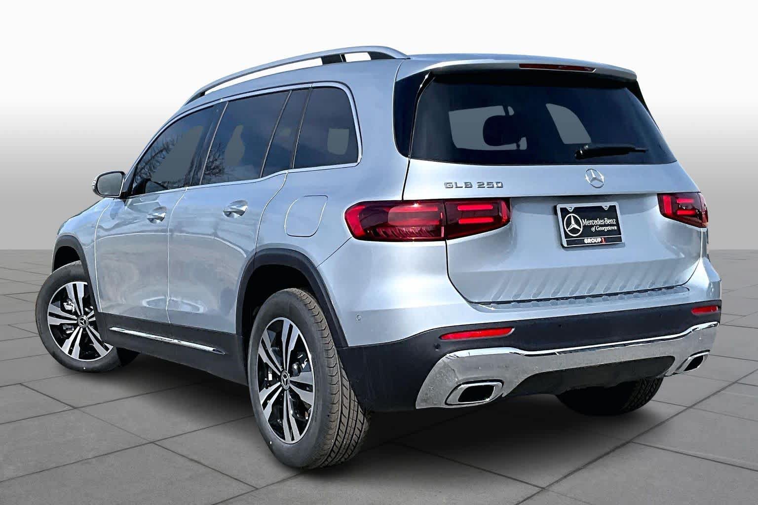 Used 2026 Mercedes-Benz GLB 250 image 4