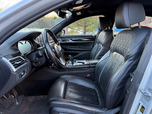 Used 2019 BMW 750i xDrive w/ Executive Package image 36