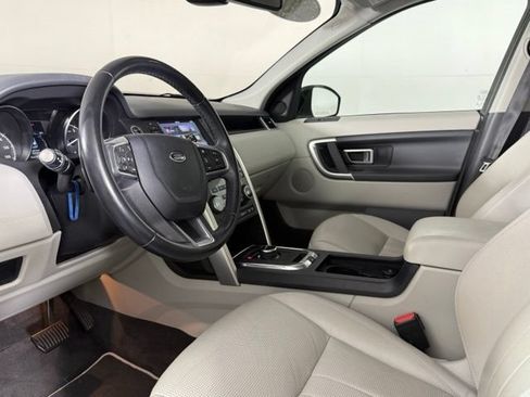 Used 2019 Land Rover Discovery Sport SE AWD/4WD image 16