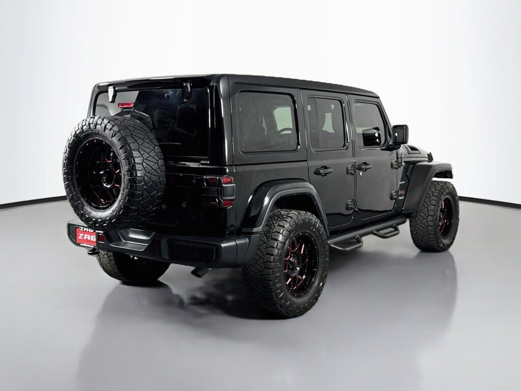 Used 2022 Jeep Wrangler Unlimited Sahara w/ Safety Group AWD/4WD image 5