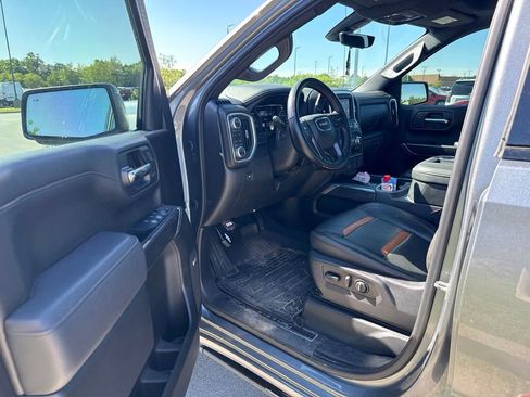 Used 2022 GMC Sierra 1500 AT4 w/ AT4 Premium Package AWD/4WD image 5