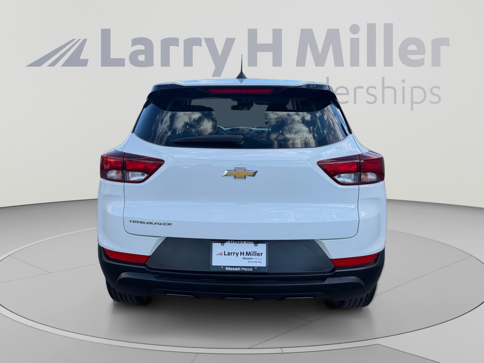 Used 2023 Chevrolet TrailBlazer LS FWD image 4