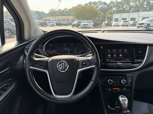 Used 2021 Buick Encore Preferred AWD/4WD image 13