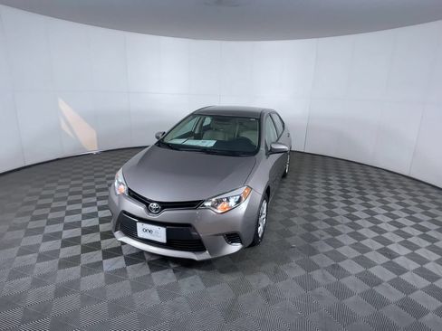 Used 2016 Toyota Corolla LE FWD image 3