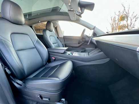 Used 2021 Tesla Model Y Long Range AWD/4WD image 18