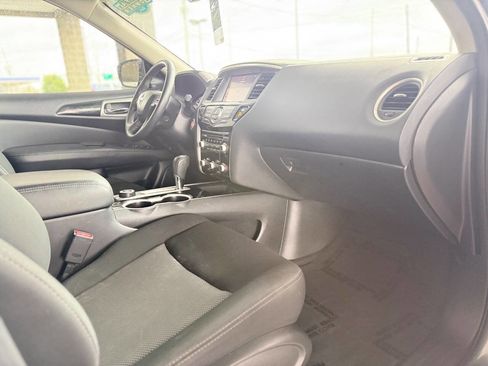 Used 2020 Nissan Pathfinder SV image 40