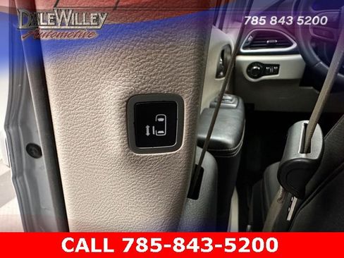Used 2022 Chrysler Voyager LX image 19