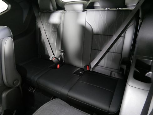 Used 2025 Buick Enclave Avenir w/ Trailering Package, 5000 lbs. image 33