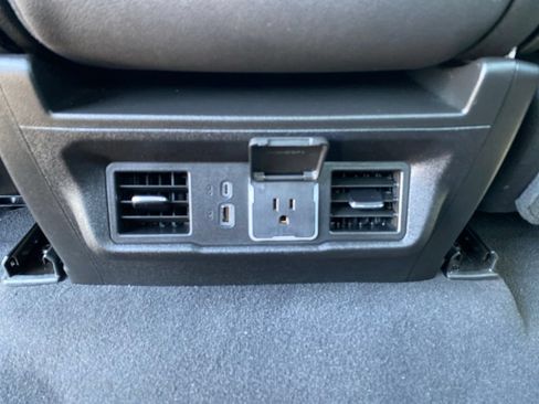Used 2024 Chevrolet Silverado 2500 LTZ AWD/4WD image 30